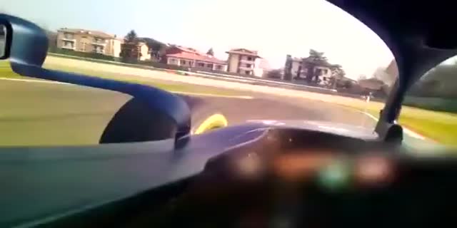 角田裕毅が今年一番気になるF1ドライバーに違いないデビュー直前の角田裕毅がAT02をドライブする動画
