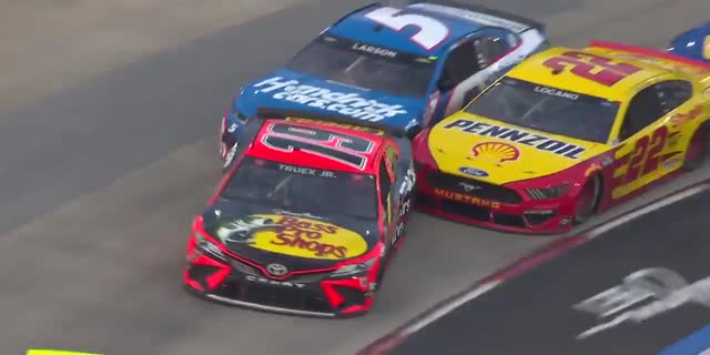 【動画で見るレース結果】2021年NASCAR ヴァージニア500（マーティンズビル・スピードウェイ）優勝は、マーティン・トゥーレックス・ジュニア（トヨタ）